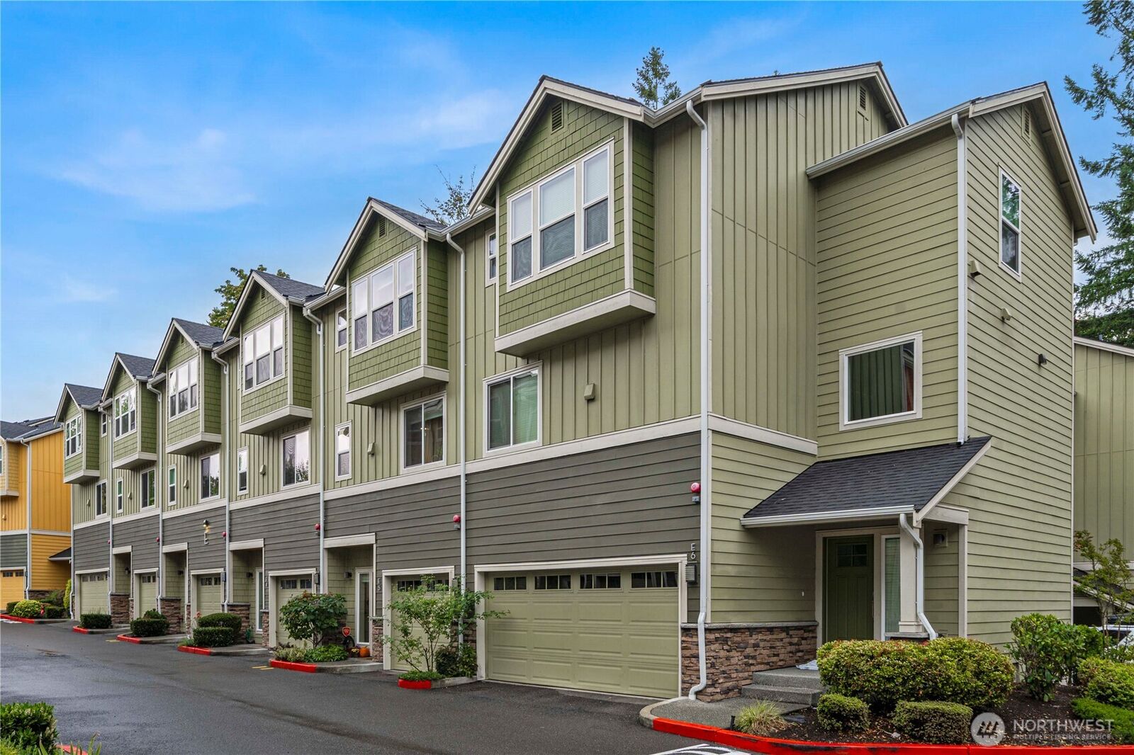 Property Photo:  23000 NE 8th E5  WA 98074 