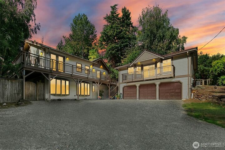 18901  61 Avenue NE  Kenmore WA 98028 photo