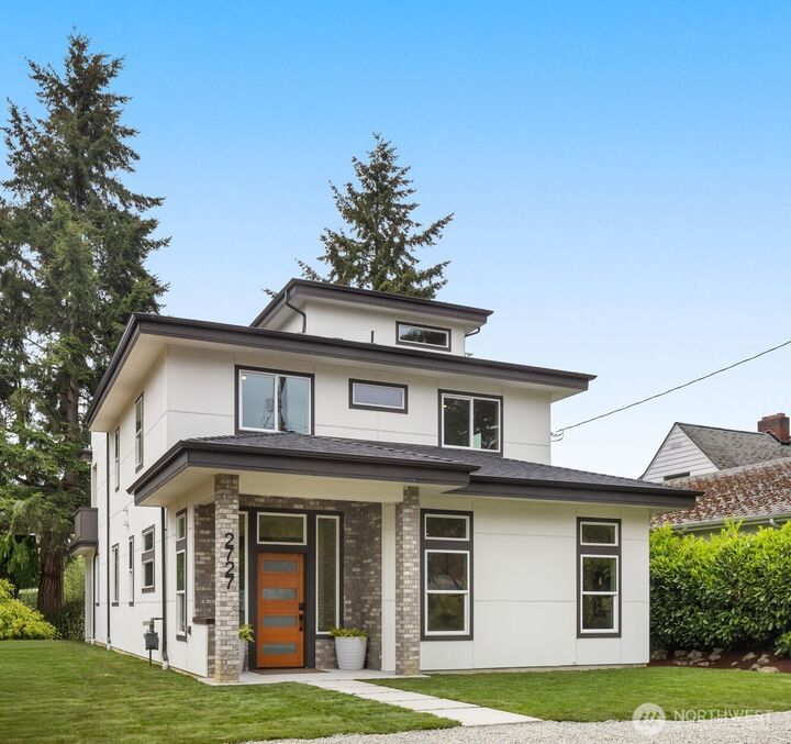 Property Photo:  2727  50th Avenue SW  WA 98116 