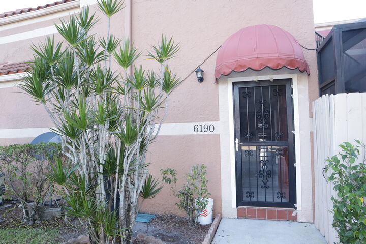 Property Photo: 6190 Seven Springs W FL 33463