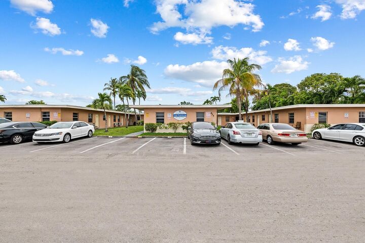 825 NW 10th Terrace 5  Fort Lauderdale FL 33311 photo