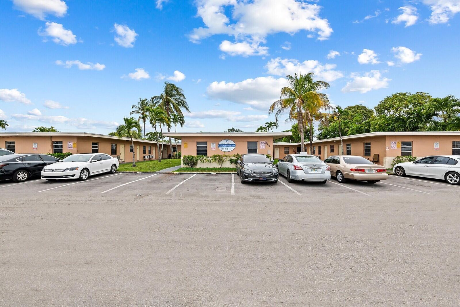Property Photo: 825 NW 10th Terrace 5 FL 33311