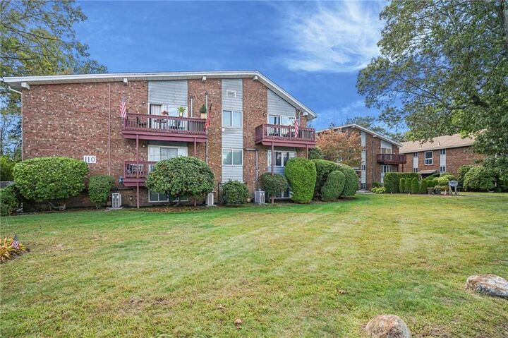 110 Pilgrim Parkway 8  Warwick RI 02888 photo