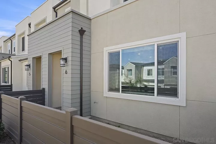 Property Photo: 763 Makani St 6 CA 91911