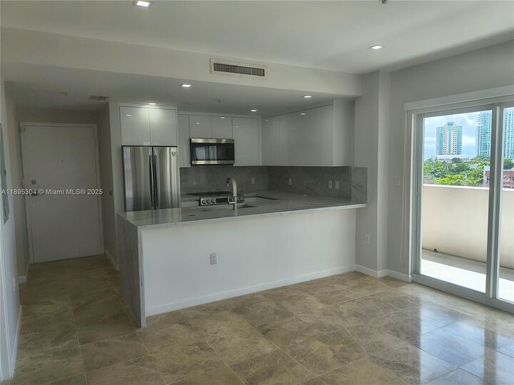 Property Photo: 2740 SW 28th Ter 808 FL 33133