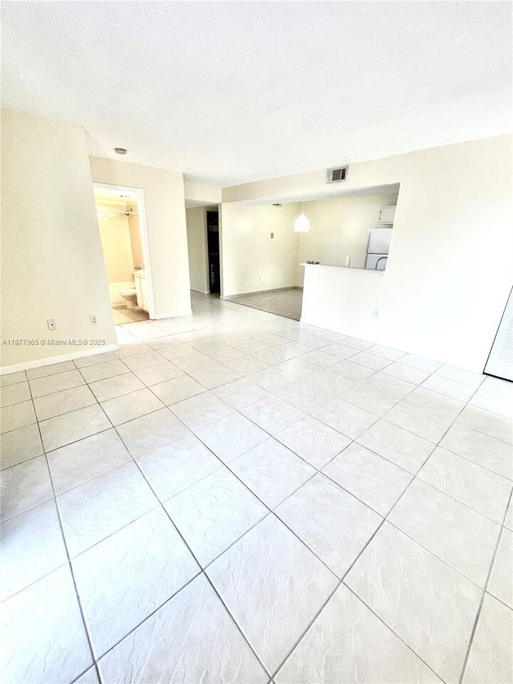 Property Photo:  251 W Palm Cir W 206  FL 33025 
