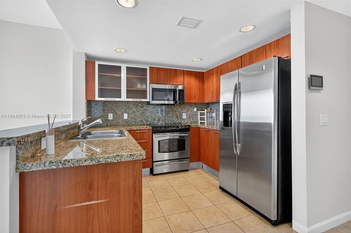 Property Photo: 2021 SW 3rd Ave Ph-3 FL 33129