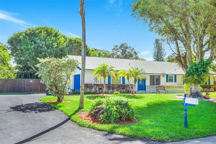 Property Photo: 18045 SW 87th Ct FL 33157