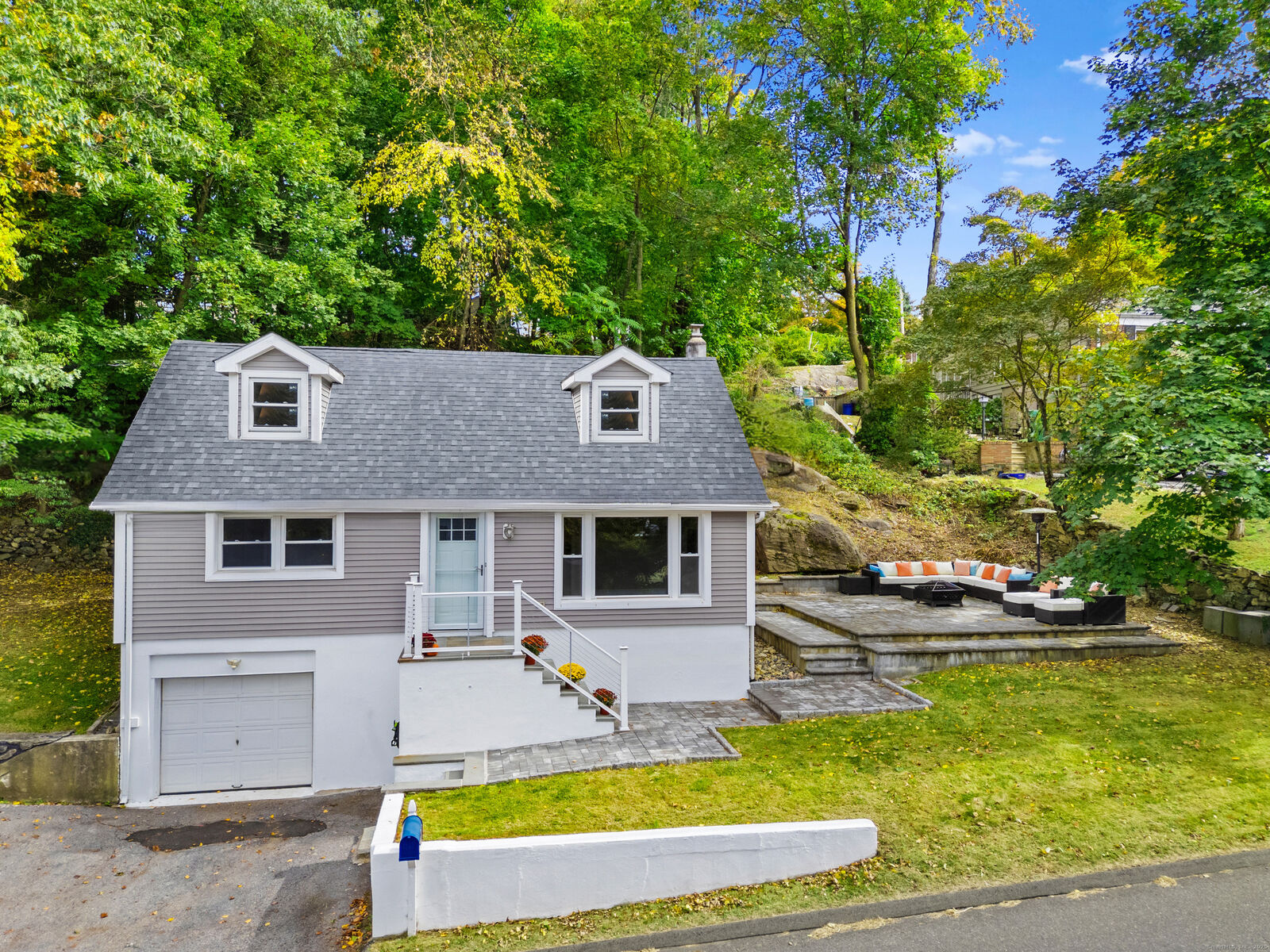 Property Photo: 207 Sheephill Road CT 06878