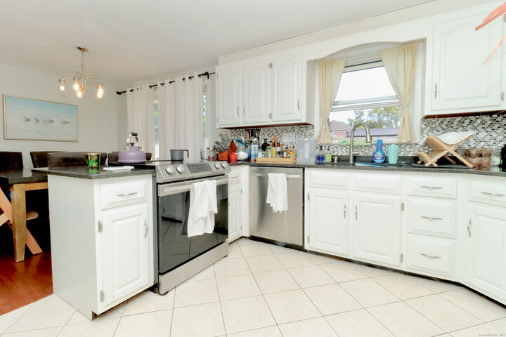 Property Photo: 5 Amherst Drive CT 06461
