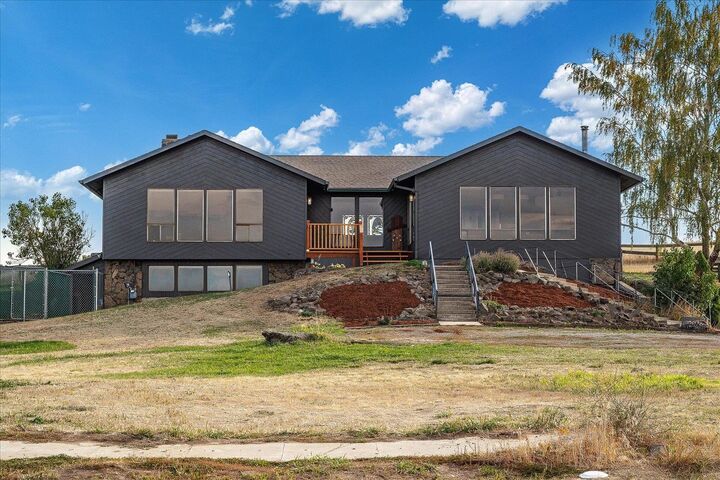 Property Photo: 1112 E Jennings Rd WA 99031