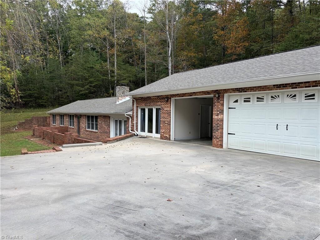 Property Photo: 8244 N Nc Highway 16 NC 28651