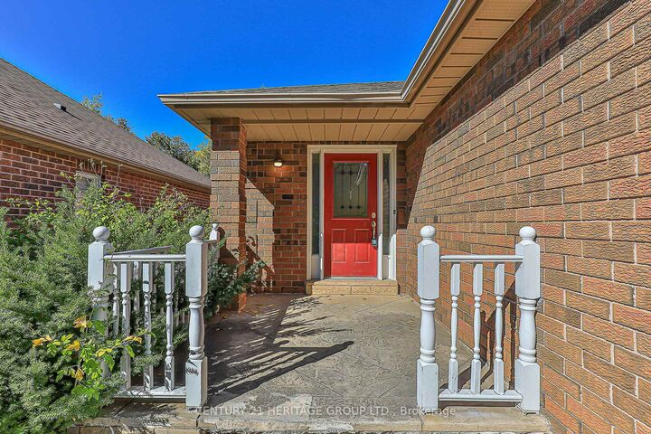 Property Photo: 741 College Manor Drive ON L3Y 8G5