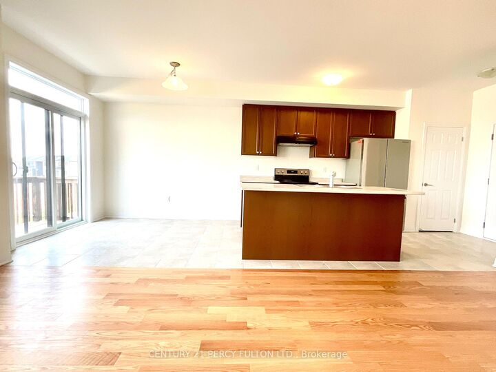 Photo de la propriété: 242 Port Crescent ON L3B 0N3