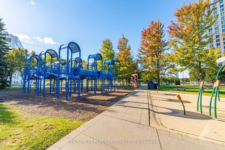 Photo de la propriété: 8 Lee Centre Drive 1007 ON M1H 3H8