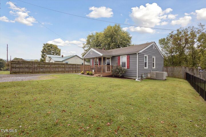 Property Photo: 225 Atlanta Avenue TN 37645