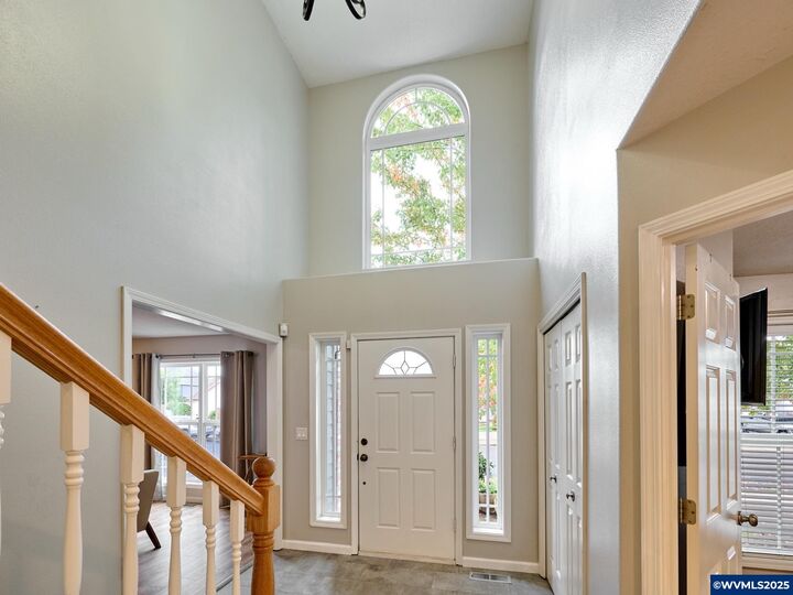 Property Photo: 7553 Shadowwood St NE OR 97303