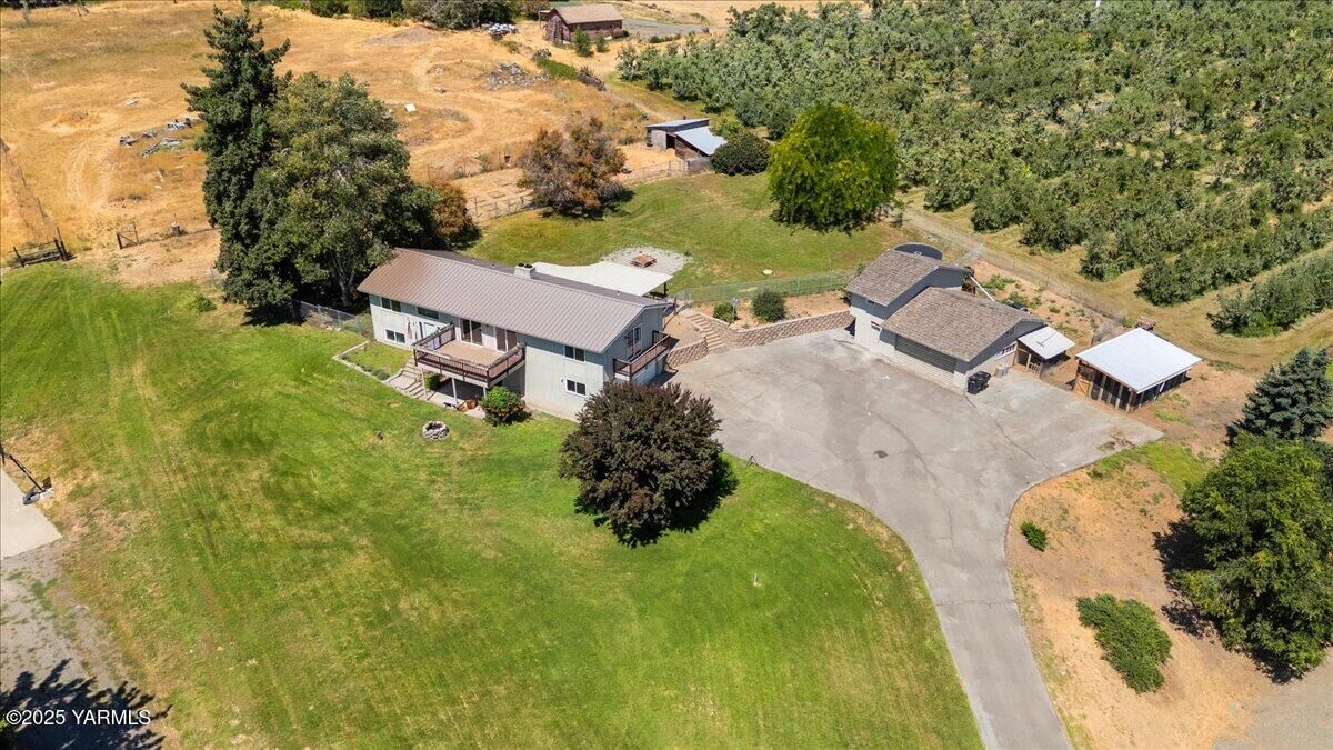 Property Photo:  341 Pleasant Hills Dr  WA 98908 