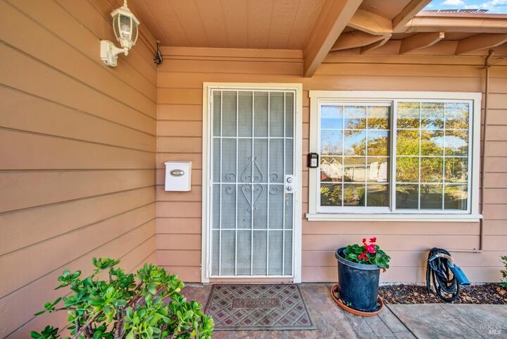 Property Photo: 729 Georgia Way CA 94533