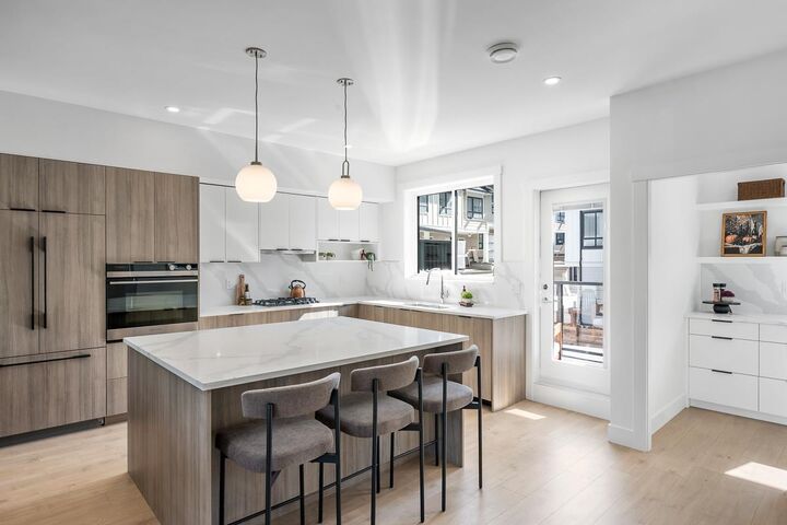 Property Photo:  5993 143 Street 7  BC V3W 5P1 