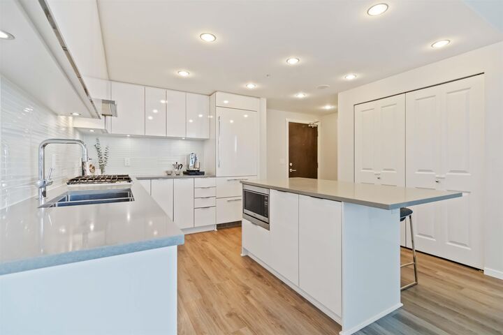 Photo de la propriété:  6638 Dunblane Avenue 608  BC V5H 0G8