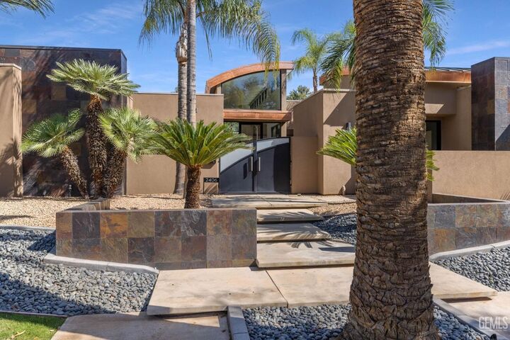 Property Photo: 2406 Windermere Street CA 93311
