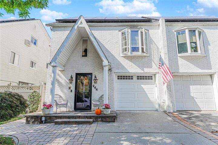 Property Photo:  244 Woehrle Avenue  NY 10312 