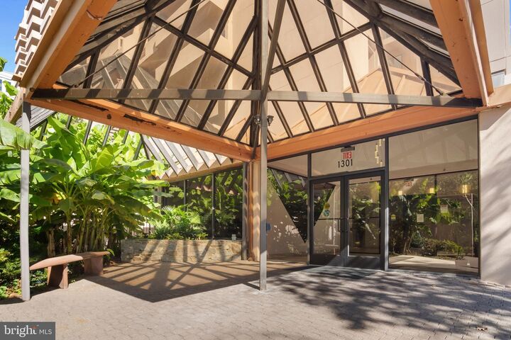 Property Photo:  1301 N Courthouse Road 1401  VA 22201 