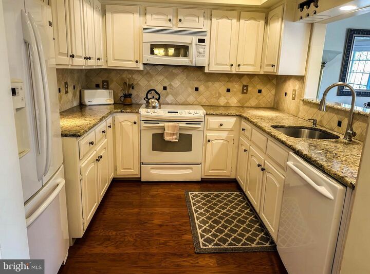 Property Photo:  403 Hazelwood Lane  NJ 08053 