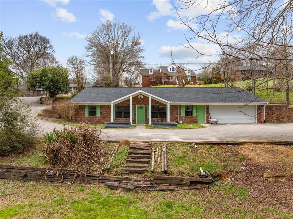 Property Photo: 2502 Hillview Drive GA 30721