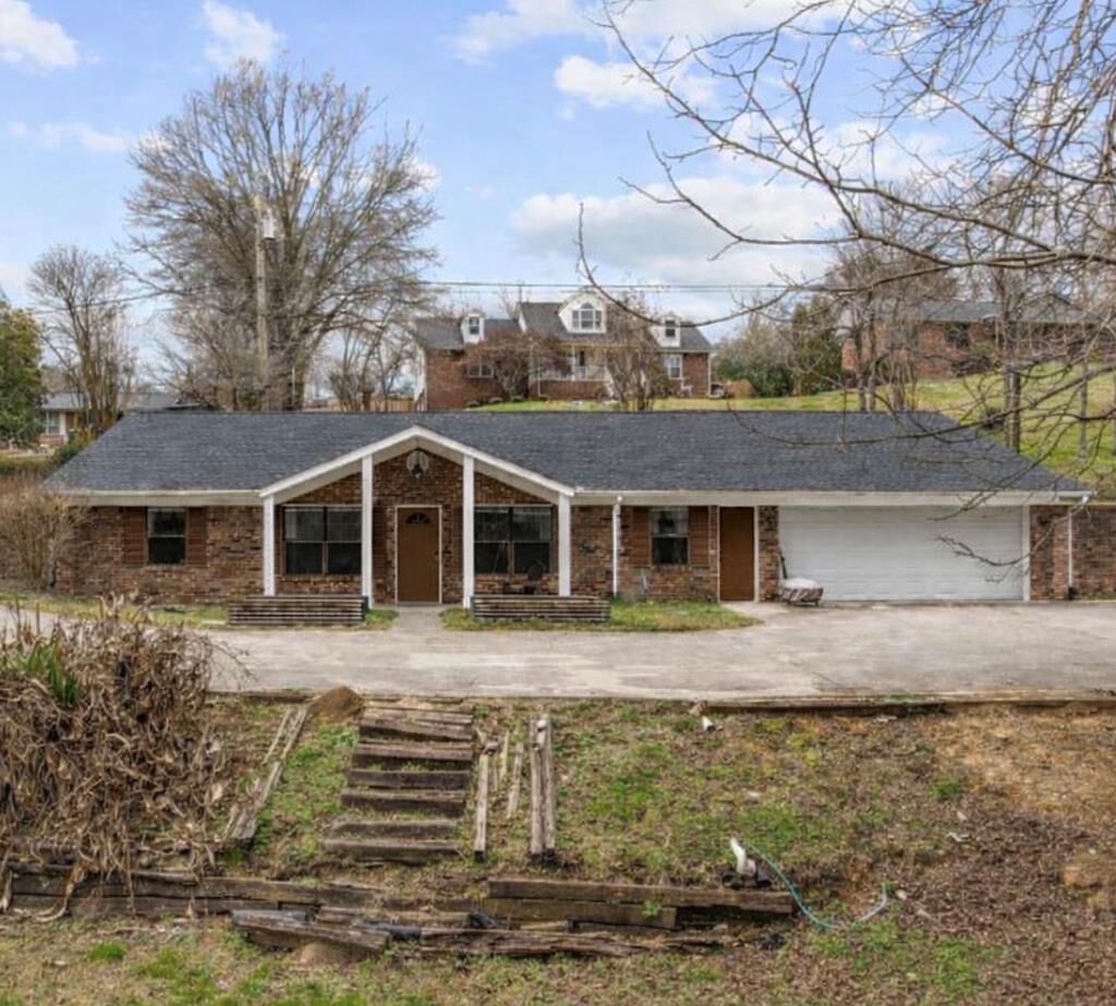 Property Photo: 2502 Hillview Drive GA 30721
