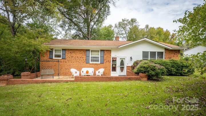 Property Photo: 118 Old Meadowbrook Road NC 28115