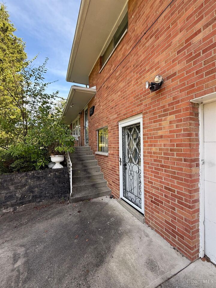 6940 Ellen Drive  Jefferson Twp OH 45417 photo