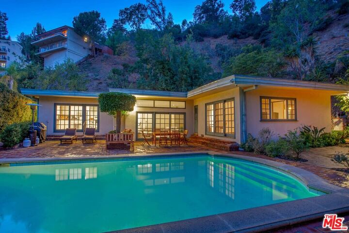 Property Photo:  10216 Cielo Dr  CA 90210 