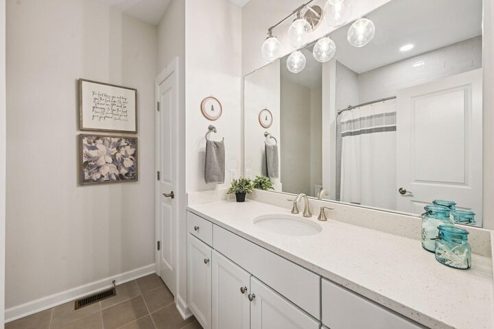 Property Photo: 5050 Green Vista Crossing OH 43065