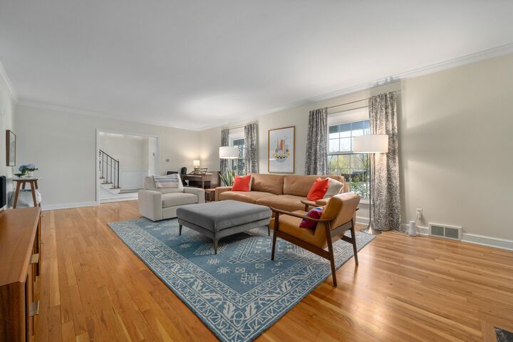 Property Photo: 2590 Brookwood Road OH 43209