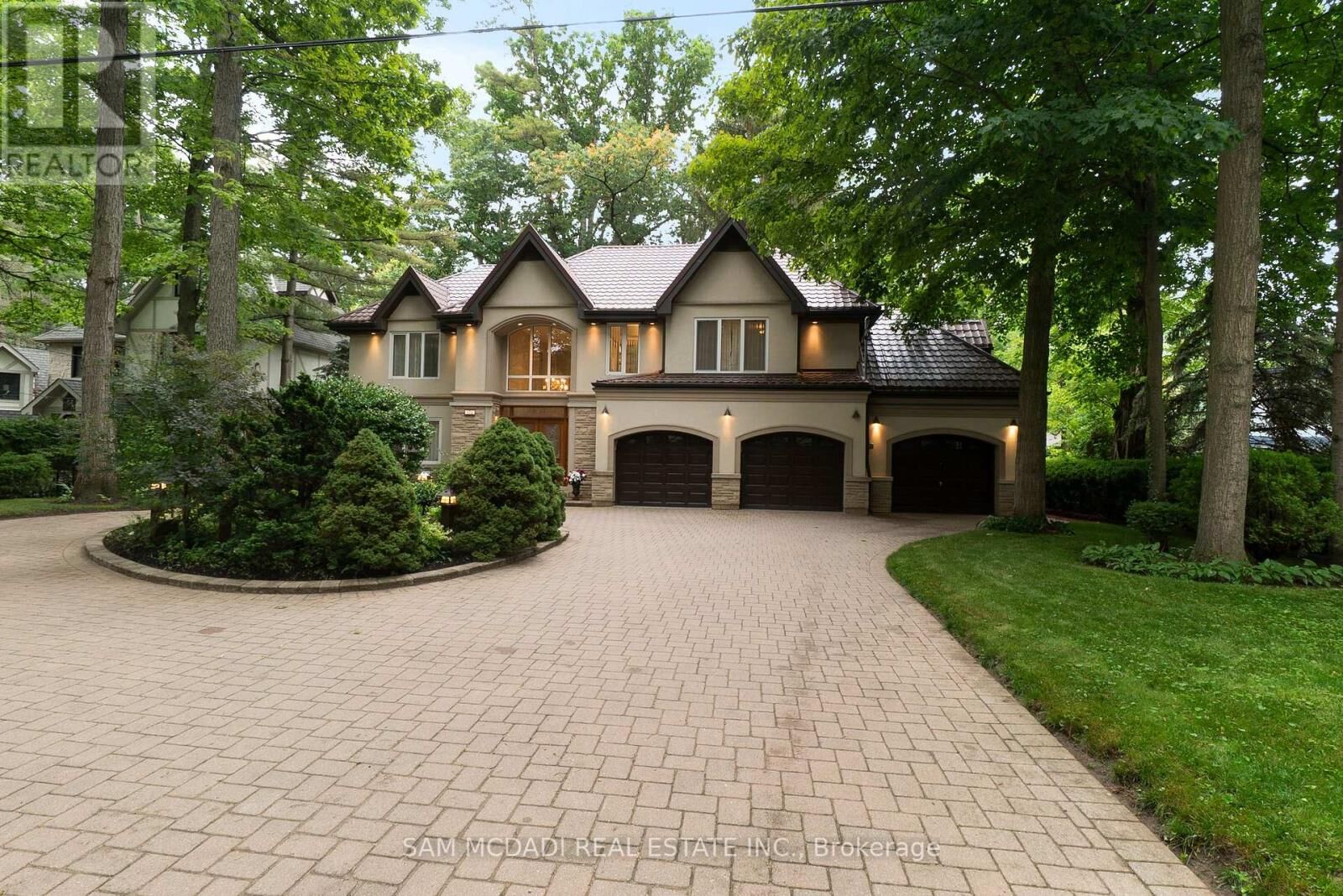 Property Photo:  978 Tennyson Avenue  ON L5H 2Z1 