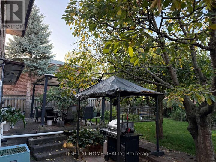 Property Photo: 258 La Rose Avenue ON M9P 1B7