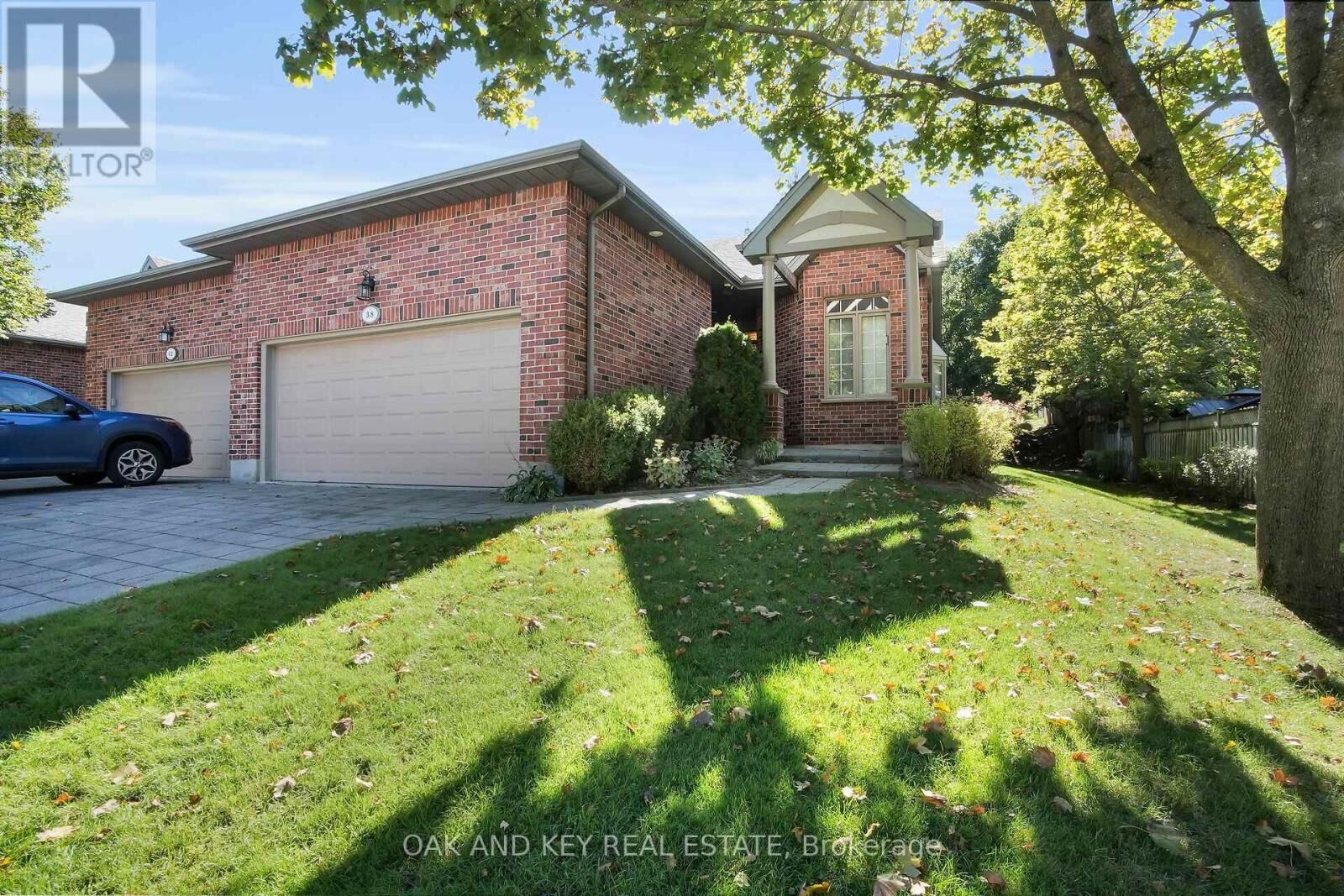 Property Photo: 38 Quinella Place ON N6K 4H2