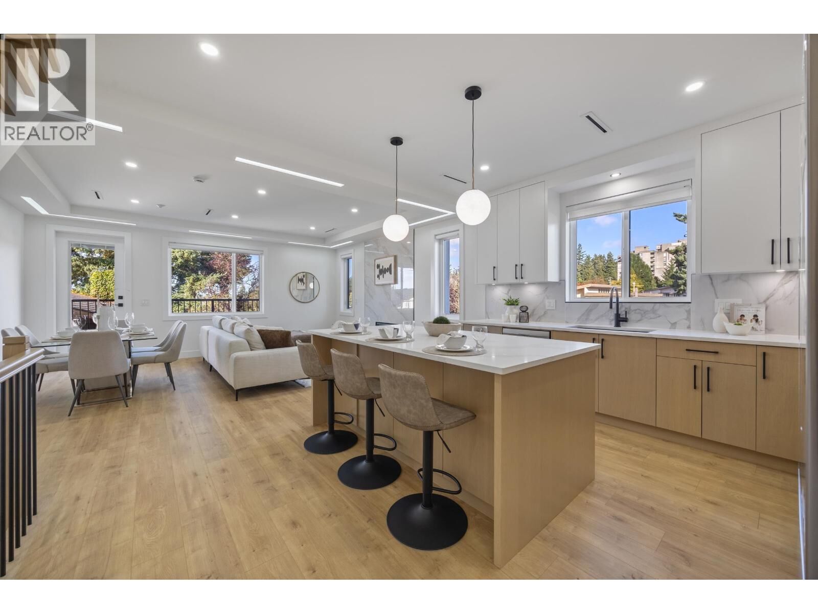 Property Photo:  4170 Hurst Street 3  BC V5J 3R4 