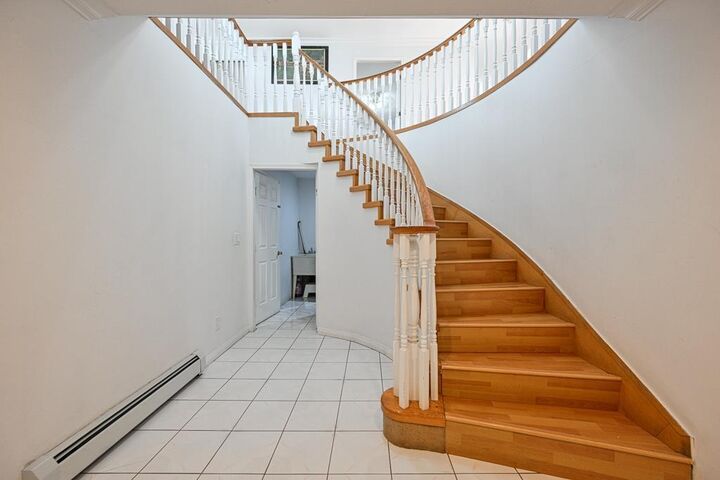 Photo de la propriété:  9638 131 Street  BC V3T 3P3 