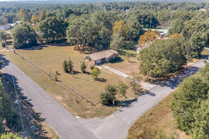 Property Photo: 3382 Polly Lane FL 32539