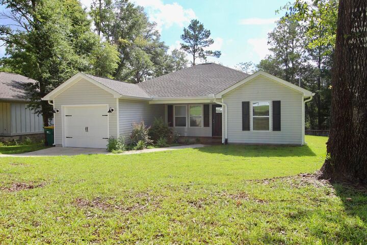 Property Photo: 102 Windsor Drive FL 32539
