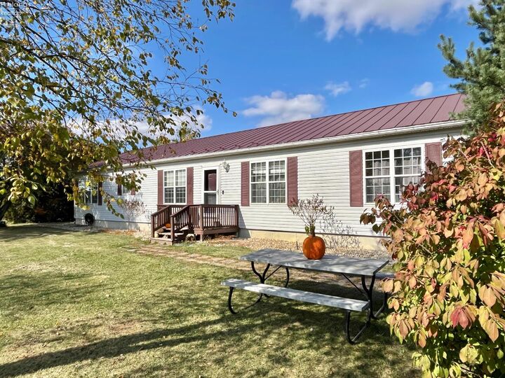 Property Photo: 2821 N County Road 11 OH 44883
