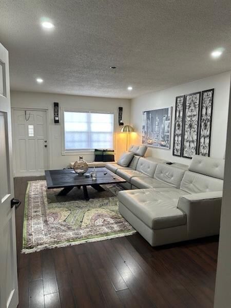 Property Photo: 917 NE 16th Ave 13 FL 33304