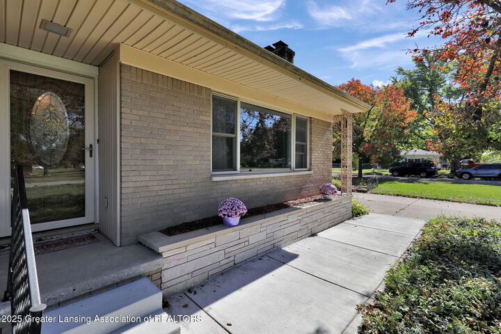 Property Photo:  2206 Kuerbitz Drive  MI 48906