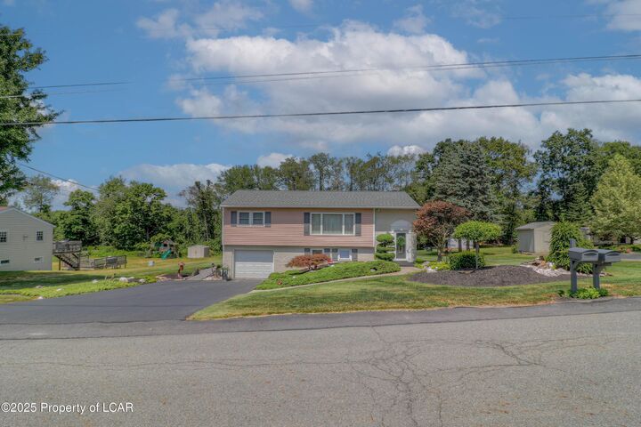 Property Photo:  39 Red Maple Avenue  PA 18707
