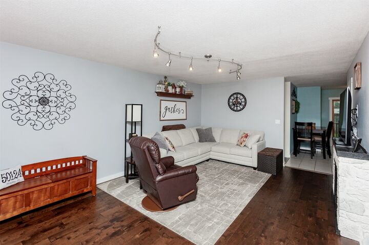 Property Photo:  522 Preston Drive  IA 50124