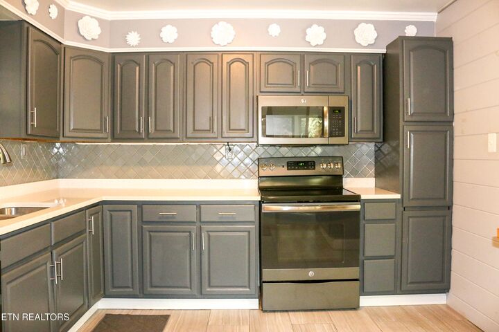 Property Photo: 7110 Sevierville Pike TN 37920