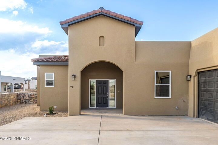 Property Photo: 711 Hendee Place NM 88005
